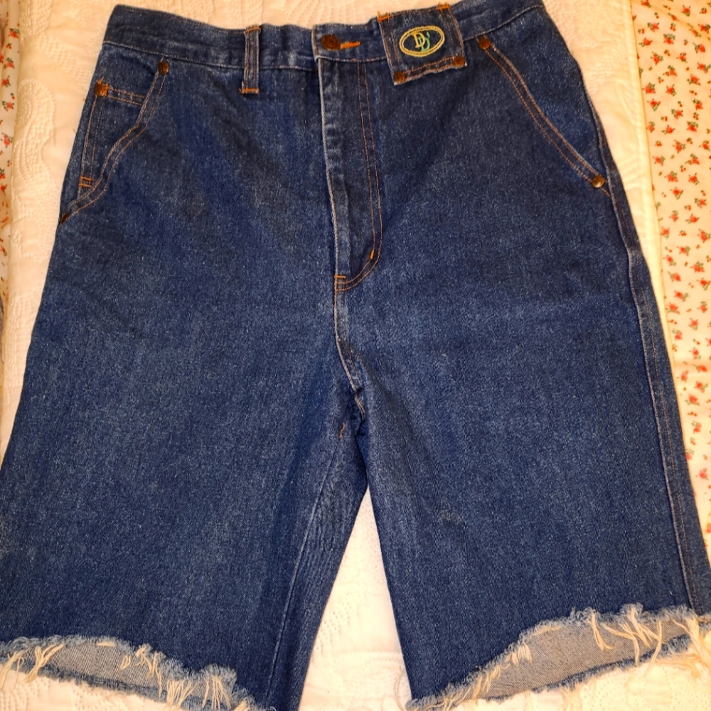 Diana D'Este  I'm a small and these fit lowrise and baggy knee length so Nice.